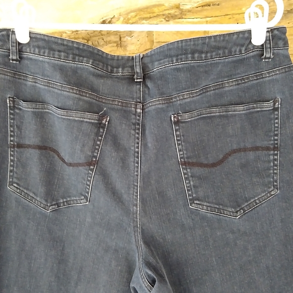 Talbots Dark Wash Straight Leg Stretch Jeans Size 14 - Picture 4 of 5